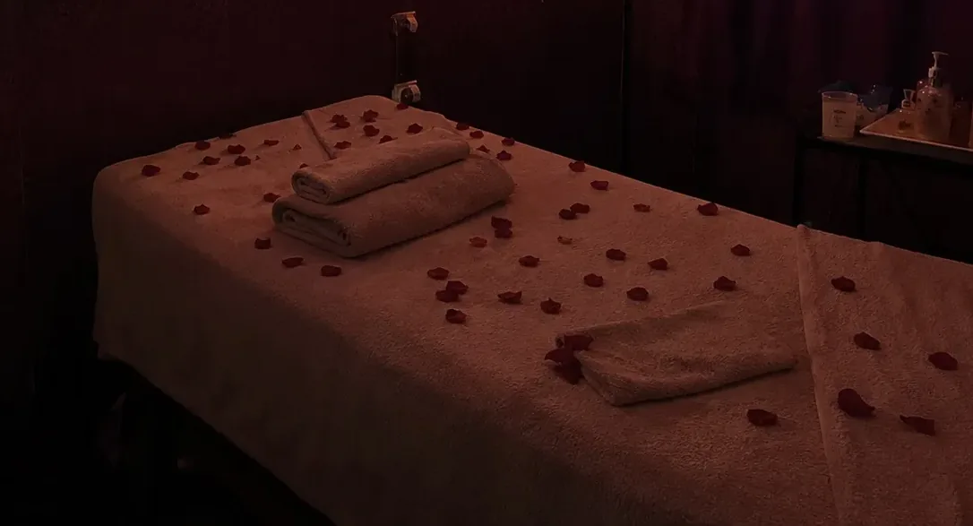 Masaj odasındaki masaj masası — Lila Spa, Sarıyer misafirlerine hizmet veren salon